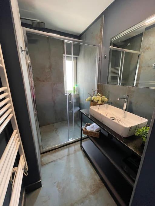 Voyage Penthouse Leilighet Tiranë Eksteriør bilde